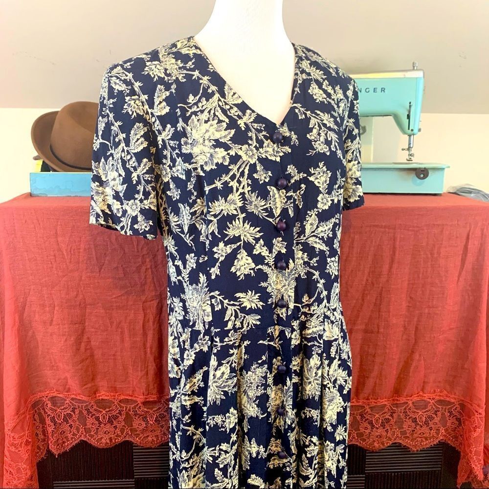 Vintage 90s Leslie Fay floral babydoll style dress